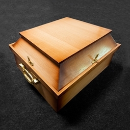 Grand cercueil en bois