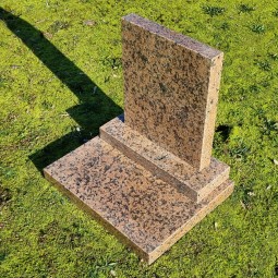 Monument funéraire en granit rose CHERYPET vue de côté photo 2