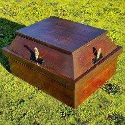 Cercueil petite taille en bois de sapin foncé